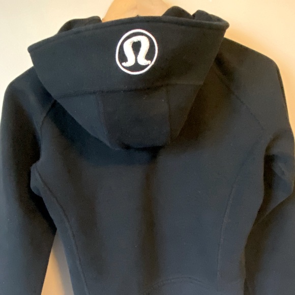 Black Lululemon Zipper Sweater ||